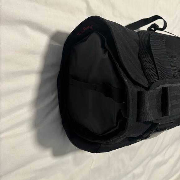 Henty CoPilot Messenger: Convertible Garment Bag, Black. Like New Condition - Picture 6 of 12
